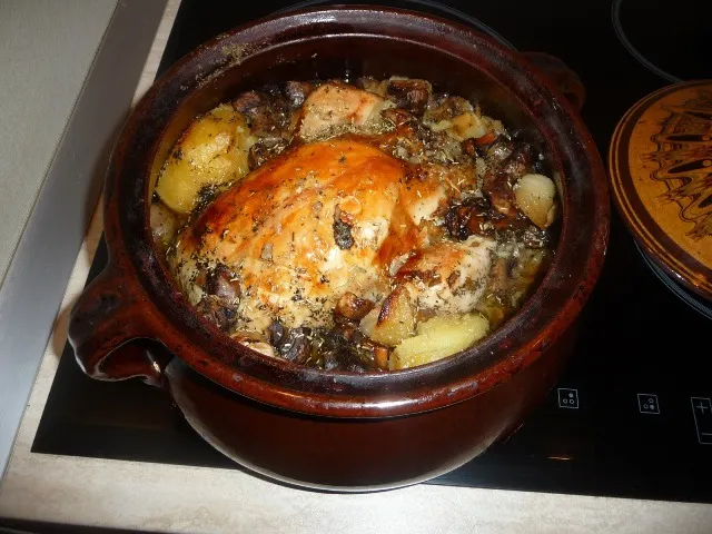 Gyuvech with chicken and rice (Bulgarian cuisine)