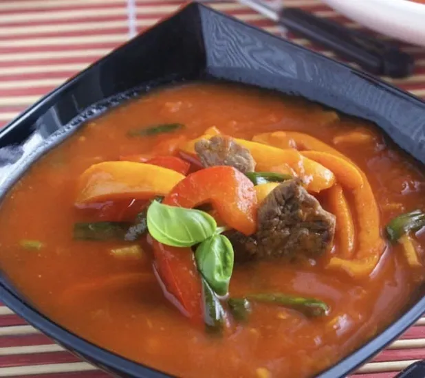 Томатный суп со сладким перцем и говядиной (Доматена супа със сладки чушки и говеждо месо)